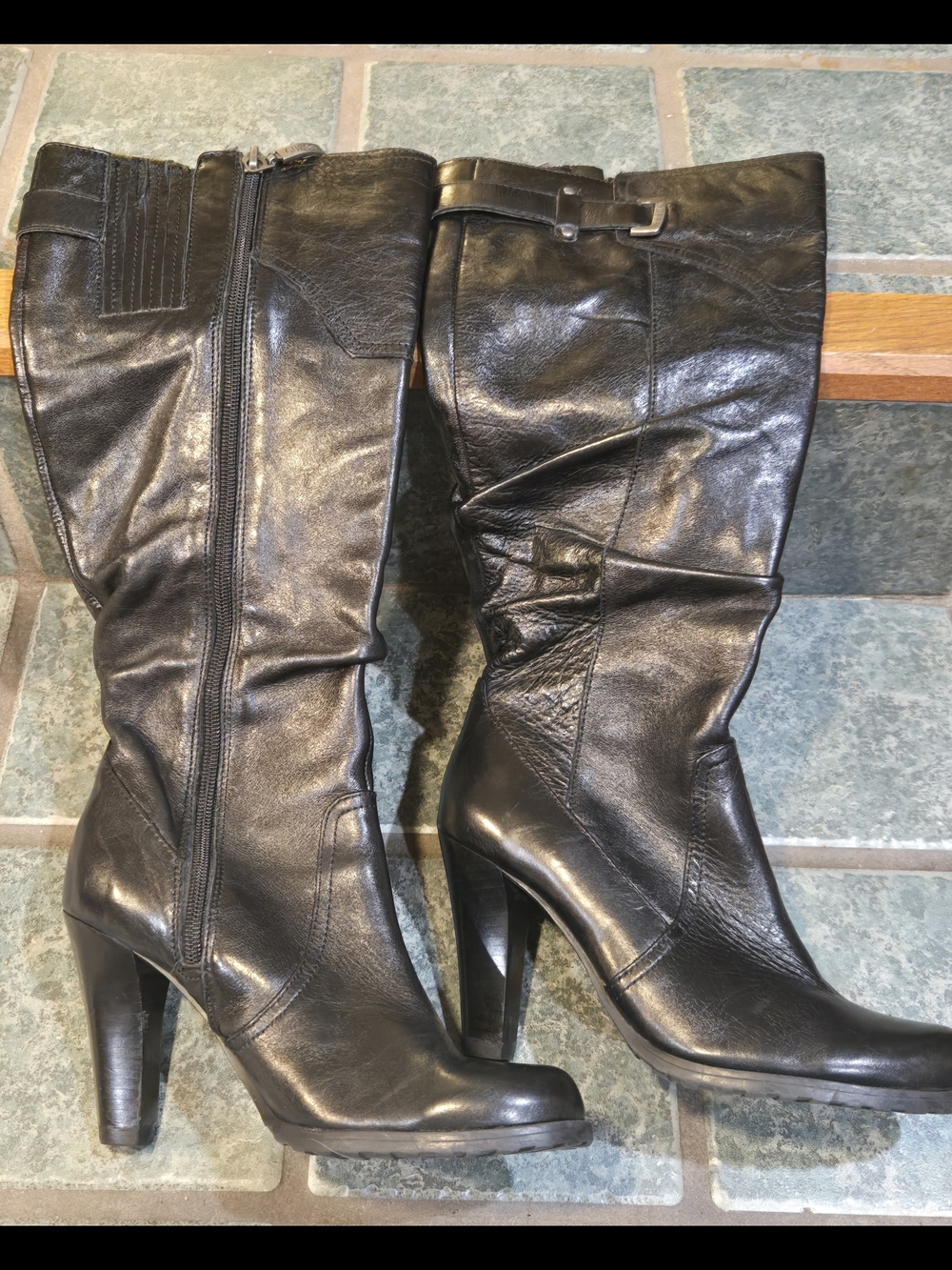 NEW GUESS Classic Black Leather  Women's Boots SZ 5.5